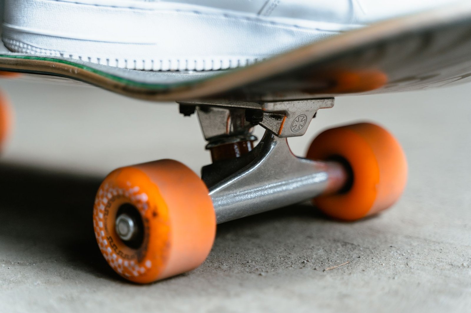 How to Choose Your First Skateboard: Complete vs Custom, Deck Width and Wheels Explained